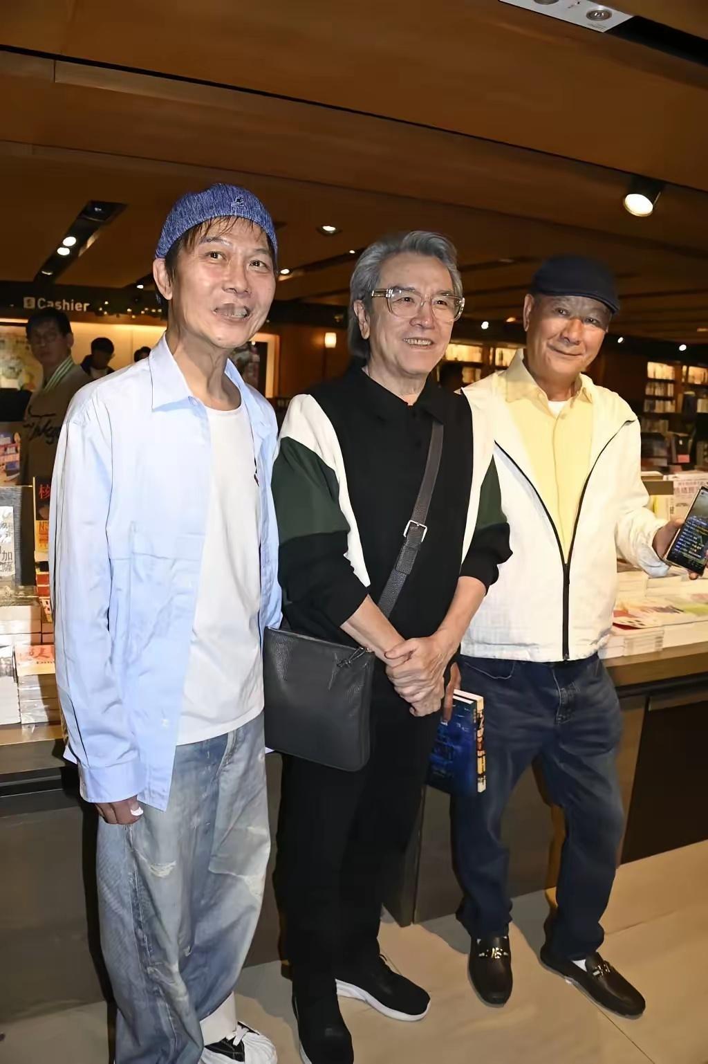 钱小豪在香港参加活动，状态非常不好，瘦成了皮包骨，脸色也很差，看着病恹恹的，苍老