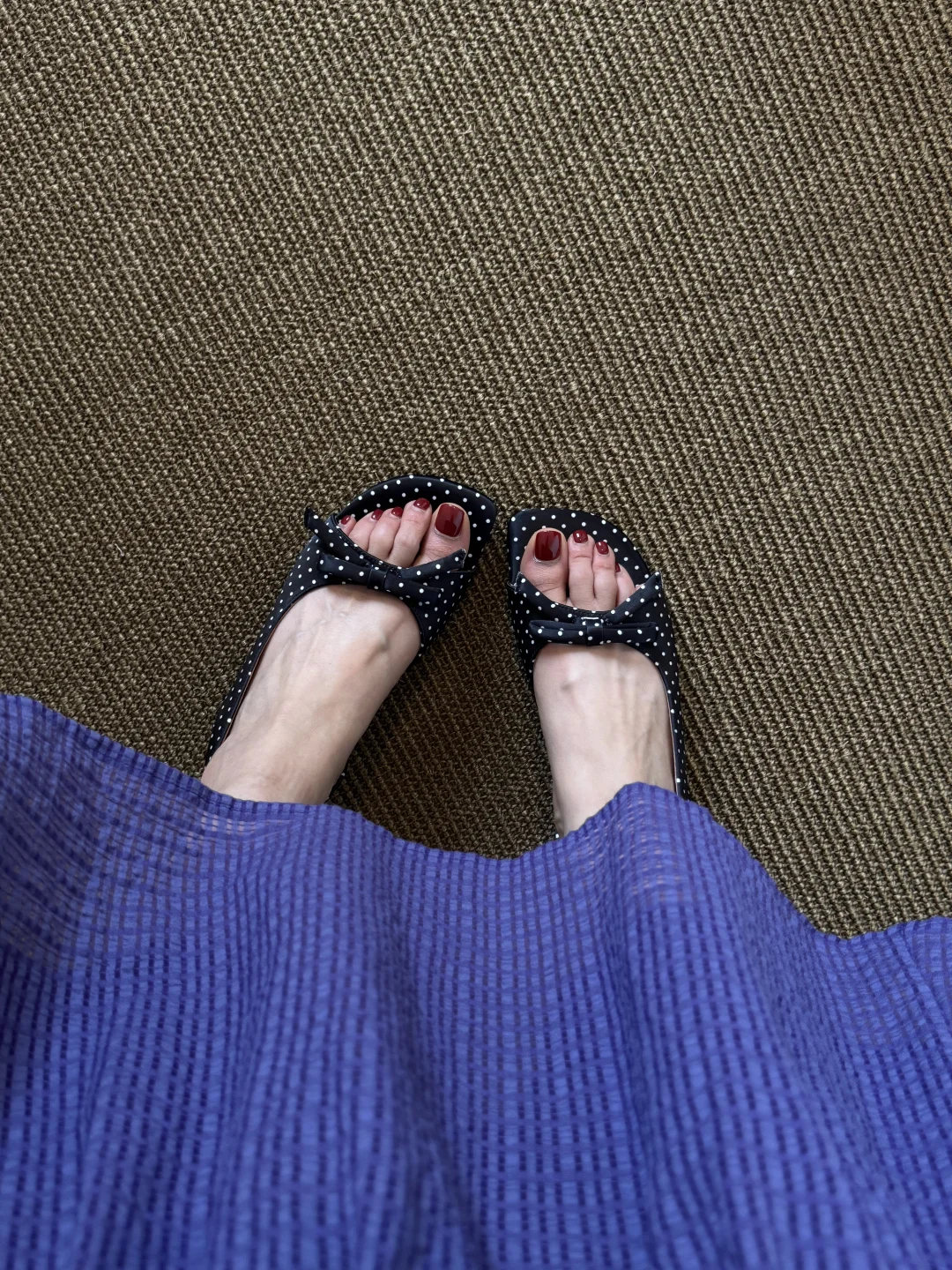 复古感的黑色波点凉鞋，好美哇！