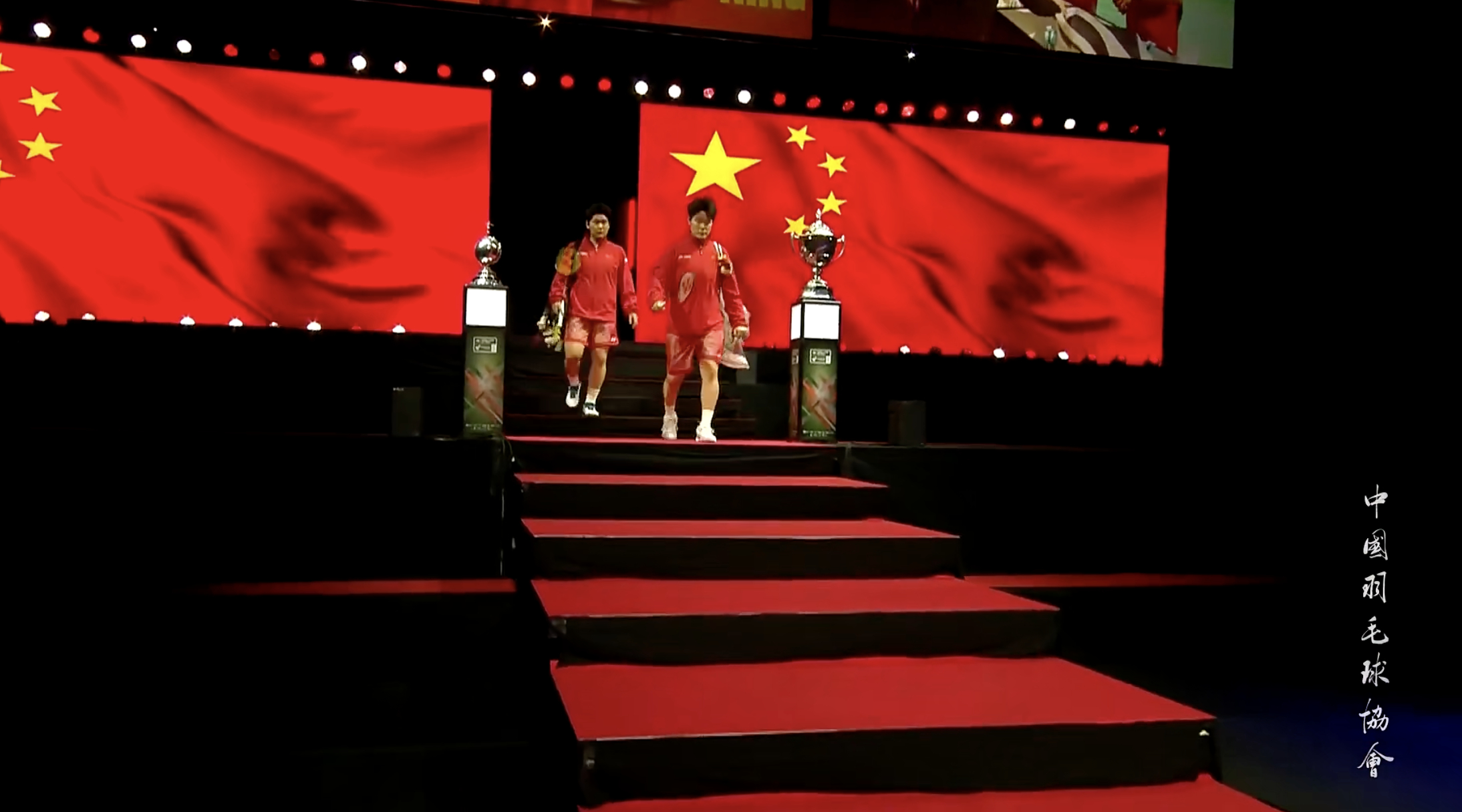 一双：刘圣书/谭宁🇨🇳 vs 🇯🇵福岛由纪/松本麻佑，比赛马上开始！尤杯