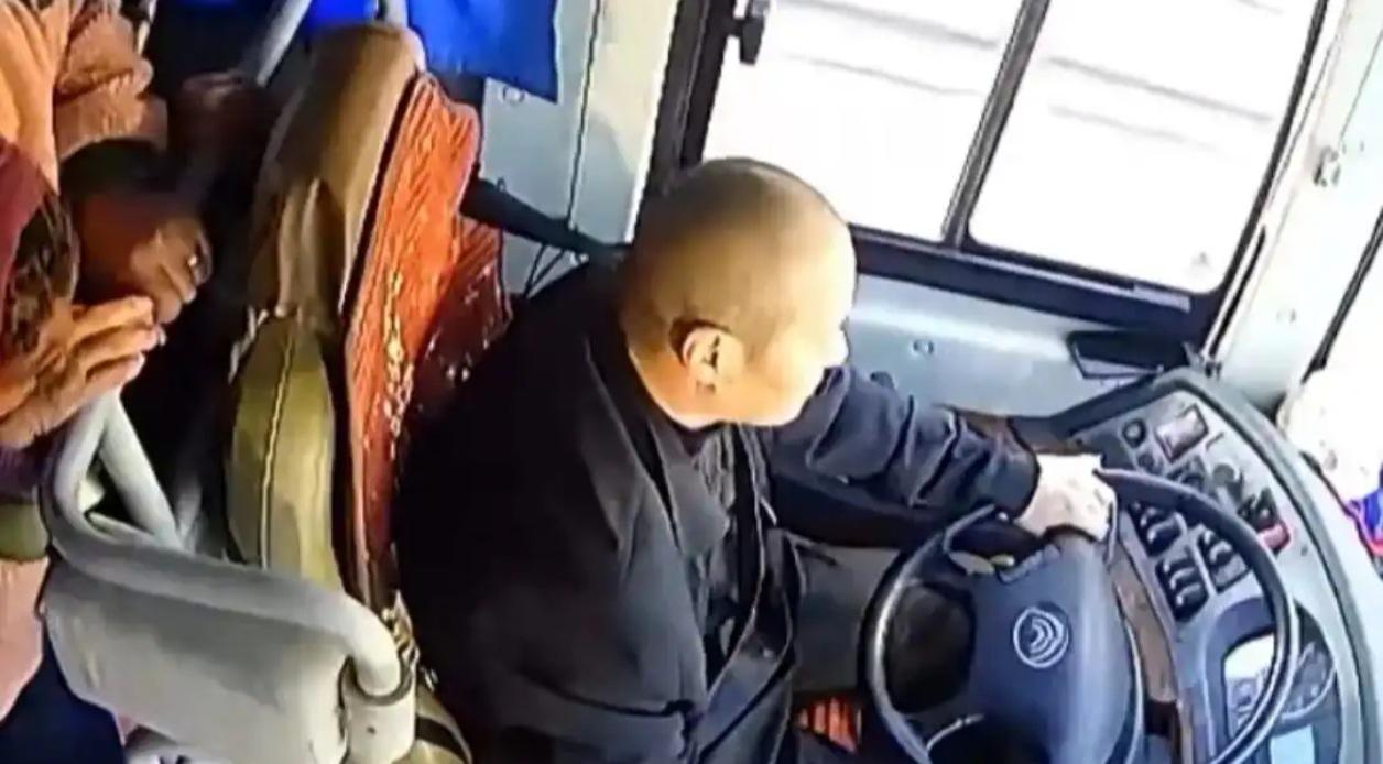 🚌 5秒，45条命！56岁司机周岐红，用生命完成最后一次刹车

4月6日清晨，