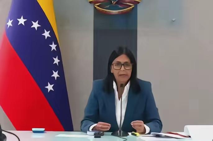 ​本以为把马杜罗抓走，委内瑞拉这下要彻底跪了。但他万万没想到，铁娘子德尔西顺利掌