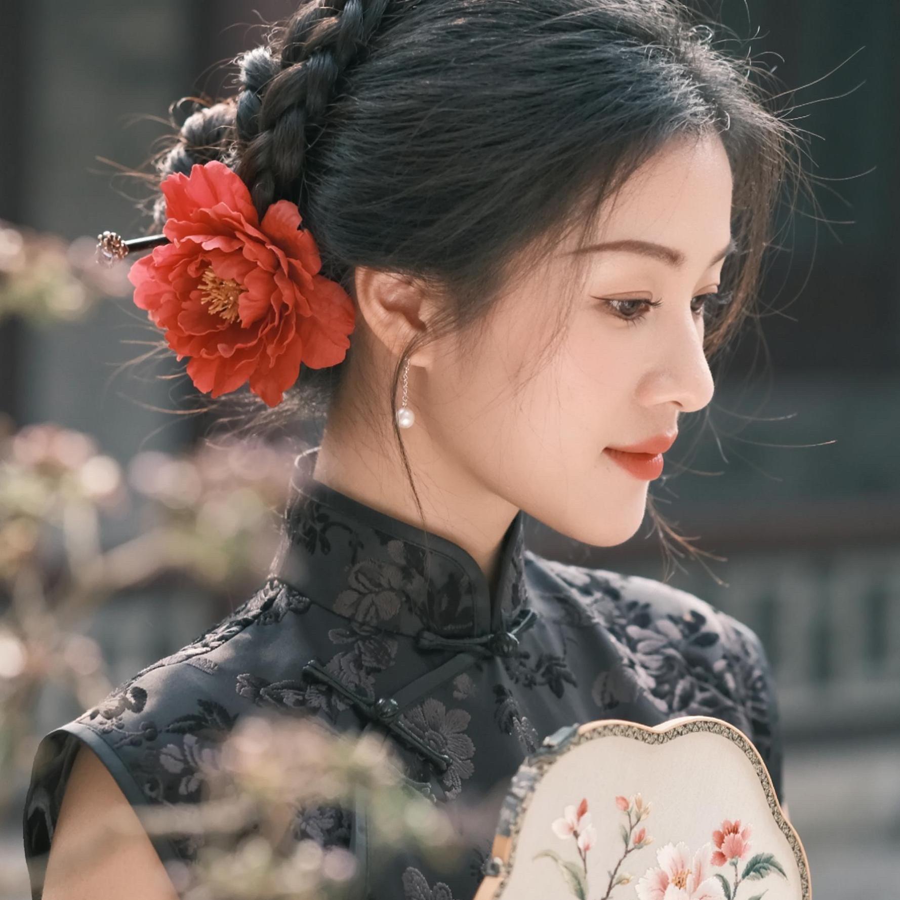 时间本无声，心境赋予它节奏。心忙时，日子像赶路，心静时，生活才能像散步...