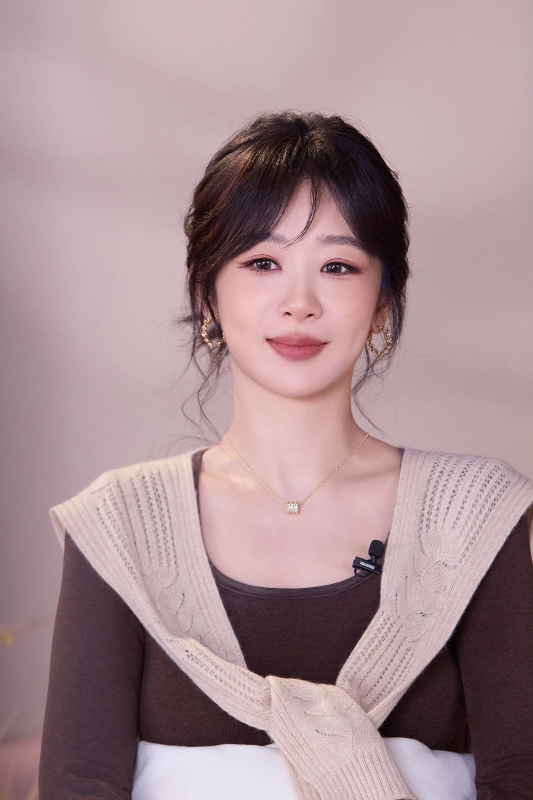 杨紫[超话]  yz杨紫董竹君yz杨紫玉兰花开君再来环游遍了整个星系，找不到比你