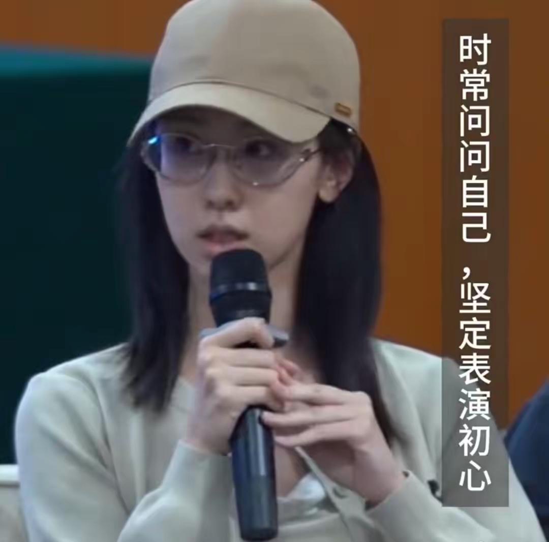 [送心]陈都灵，不只是“御姐声”，精神内核也很“强大”[思考]难怪金靖直播，主要