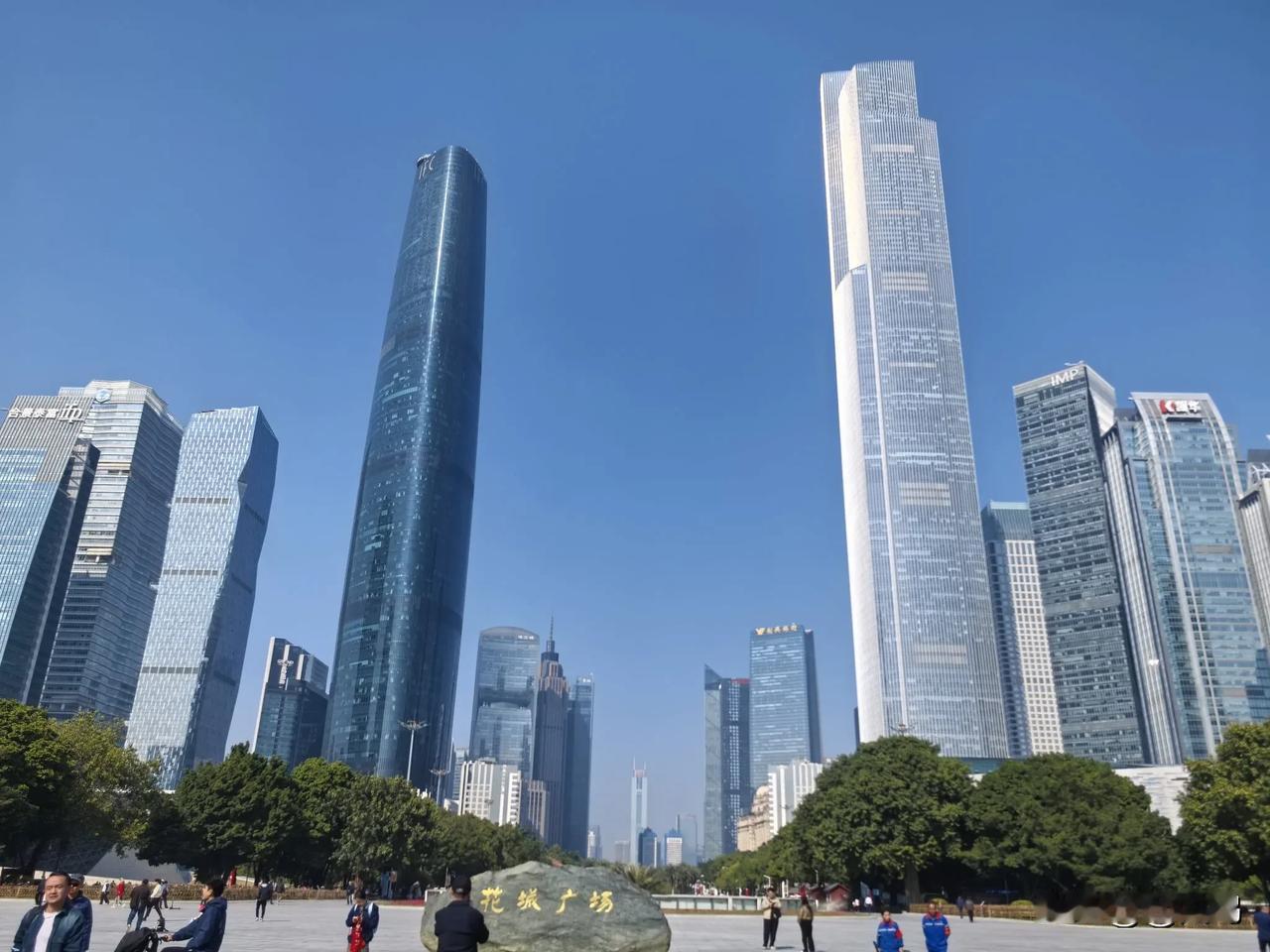 珠江新城高楼见证岁月 

闲暇时光，总爱前往珠江新城的花城广场一带漫步闲逛，感受