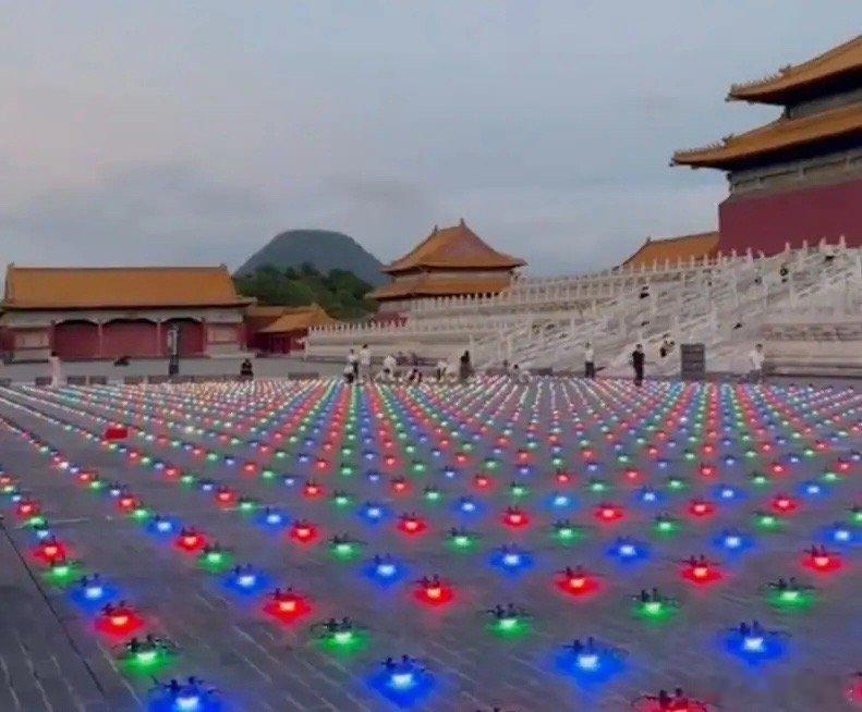 檀健次的百万开机应援来了！上次虞书欣的《云初令》迎来内娱第一个百万应援，这次檀健