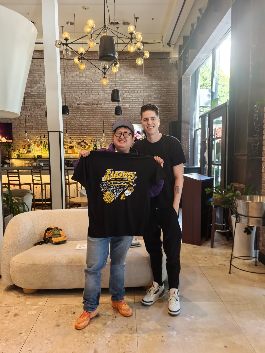 去年11月份对我自己来说，除了是圆了看湖人主场的梦，还算是加深了我和湖人幕后一些