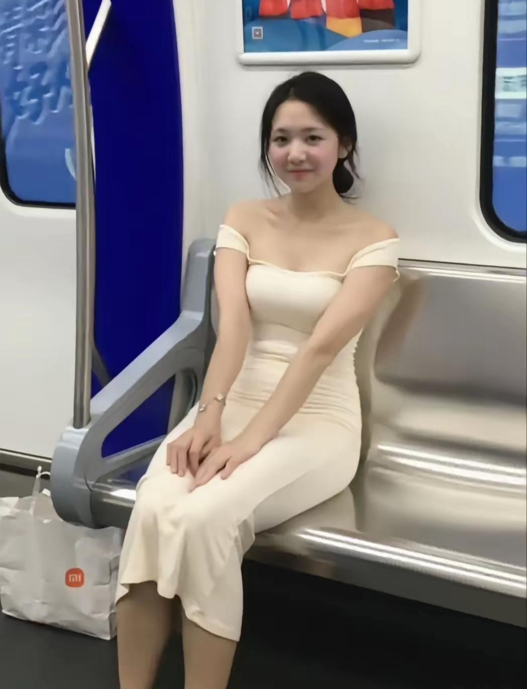 美女一位总分为100分，你会给她打多少分？