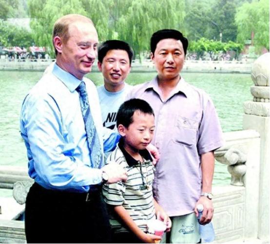 普京 73 岁再访北京，点名要见一位"特别的老朋友"！既不是国家元首，也不是商界