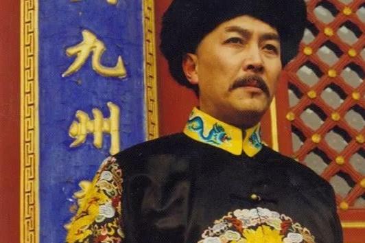 1722年，康熙驾崩。35个儿子，9个参与夺嫡，最后赢的那个人，偏偏是所有人都没