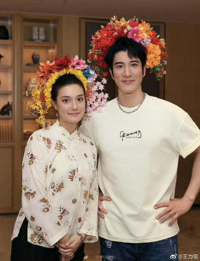王力宏戴了泉州非遗簪花 泉州之行甜度超标！戴簪花和侄女体验非遗好温馨，这状态这颜