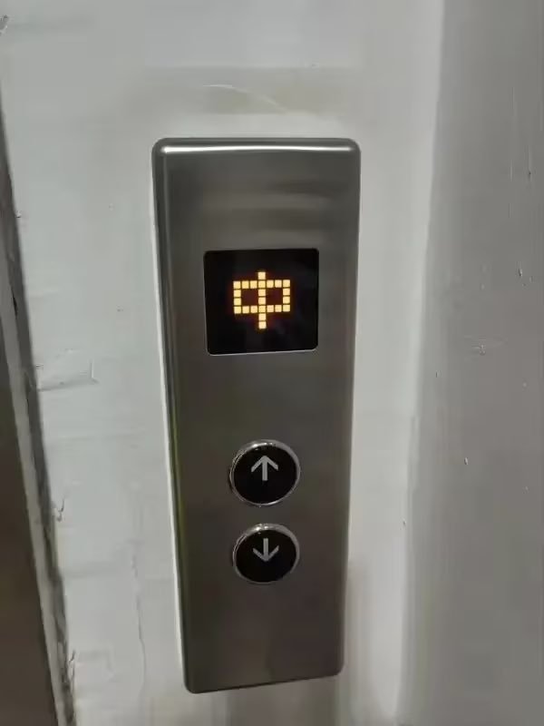 噫 这电梯还是河南得嘞 