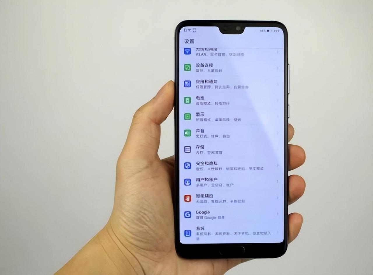 除了堆电池，手机就没啥可聊的了吗？

前阵子7000毫安还被捧上天，这才半年，8