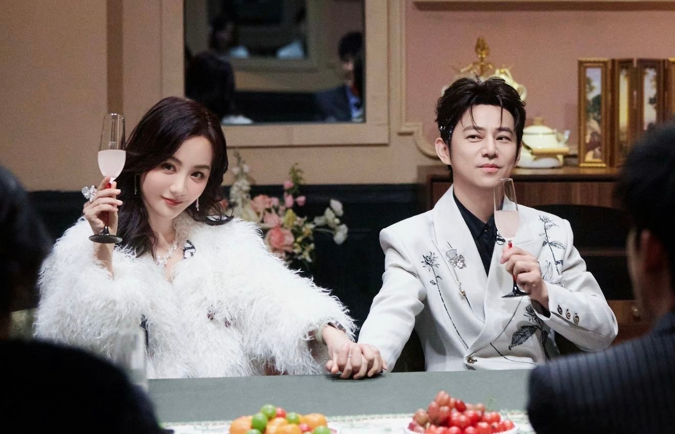 《大侦探》红温名场面+1，这就是熟人局的神奇化学反应吧，明明只是轻轻一逗，何老师