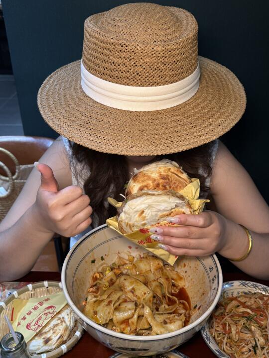 成都新晋古风顶流！穿汉服嗦biangbiang面