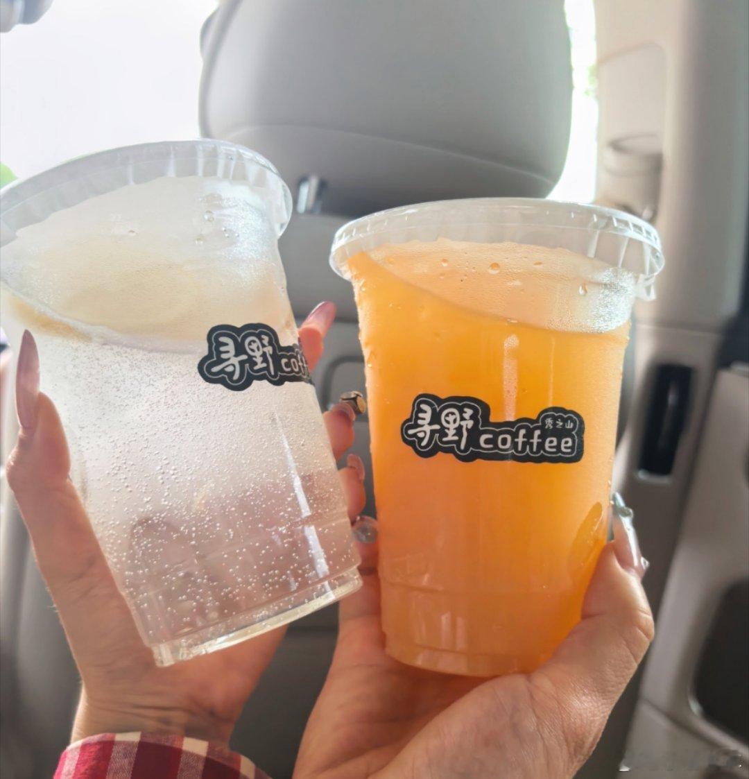 老板请喝饮料，清凉一夏[馋嘴]这饮料也很适合拍照，有这样的老板你们羡慕了吗 ​​