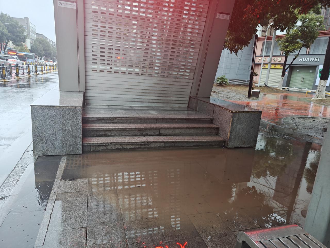 真希望孝感各级政府领导多关注关心下人口最稠密的区域。不要随行，不发通知，一个人撑