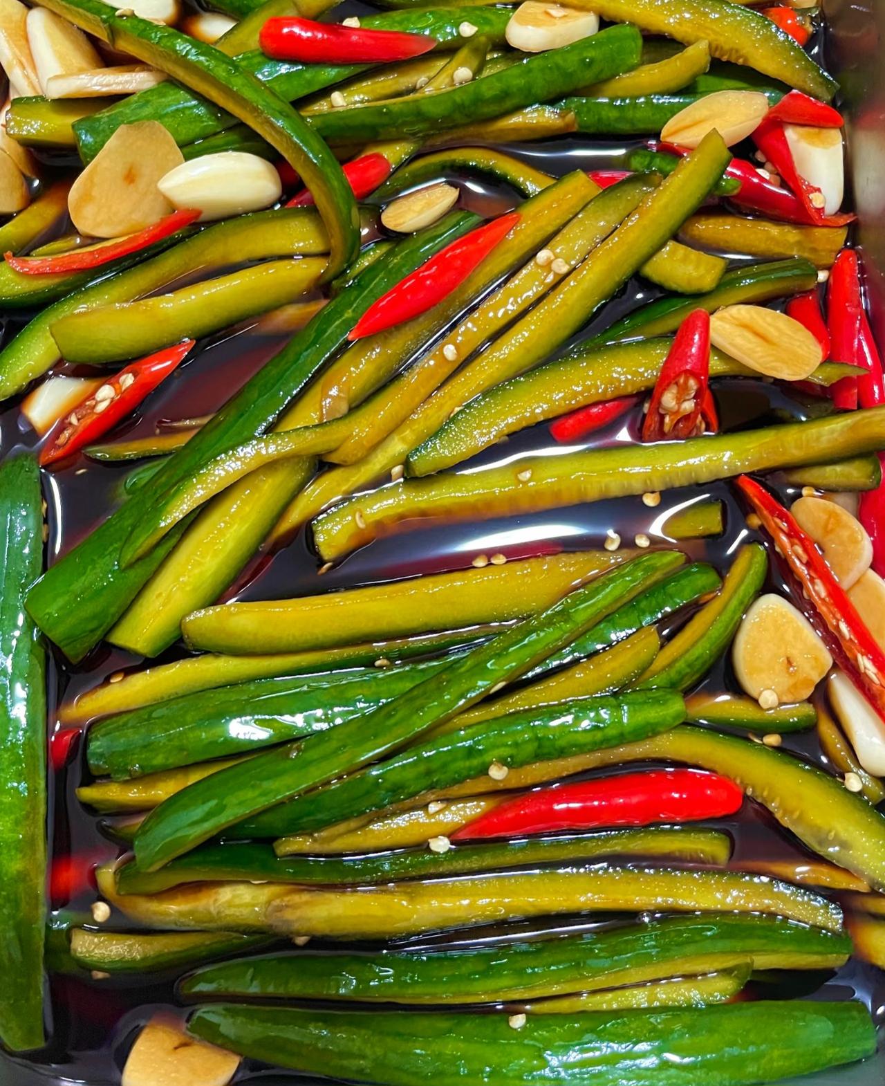 腌黄瓜终于成功了👏味道挠挠的～
哈哈 做了三次终于把这个腌黄瓜做出来啦
别看只