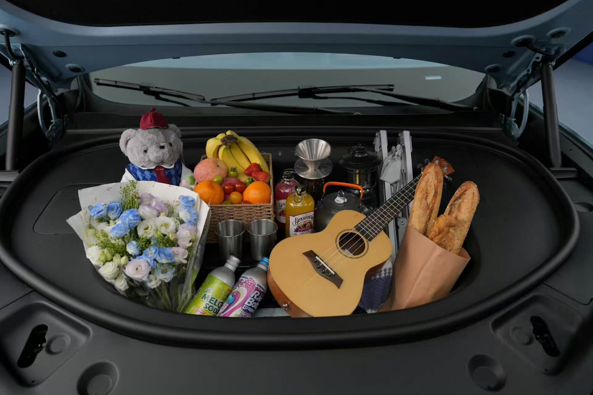 被余承东种草！问界M6玩转年轻人个性化座舱。10处磁吸+10处螺纹点位随心拓展，