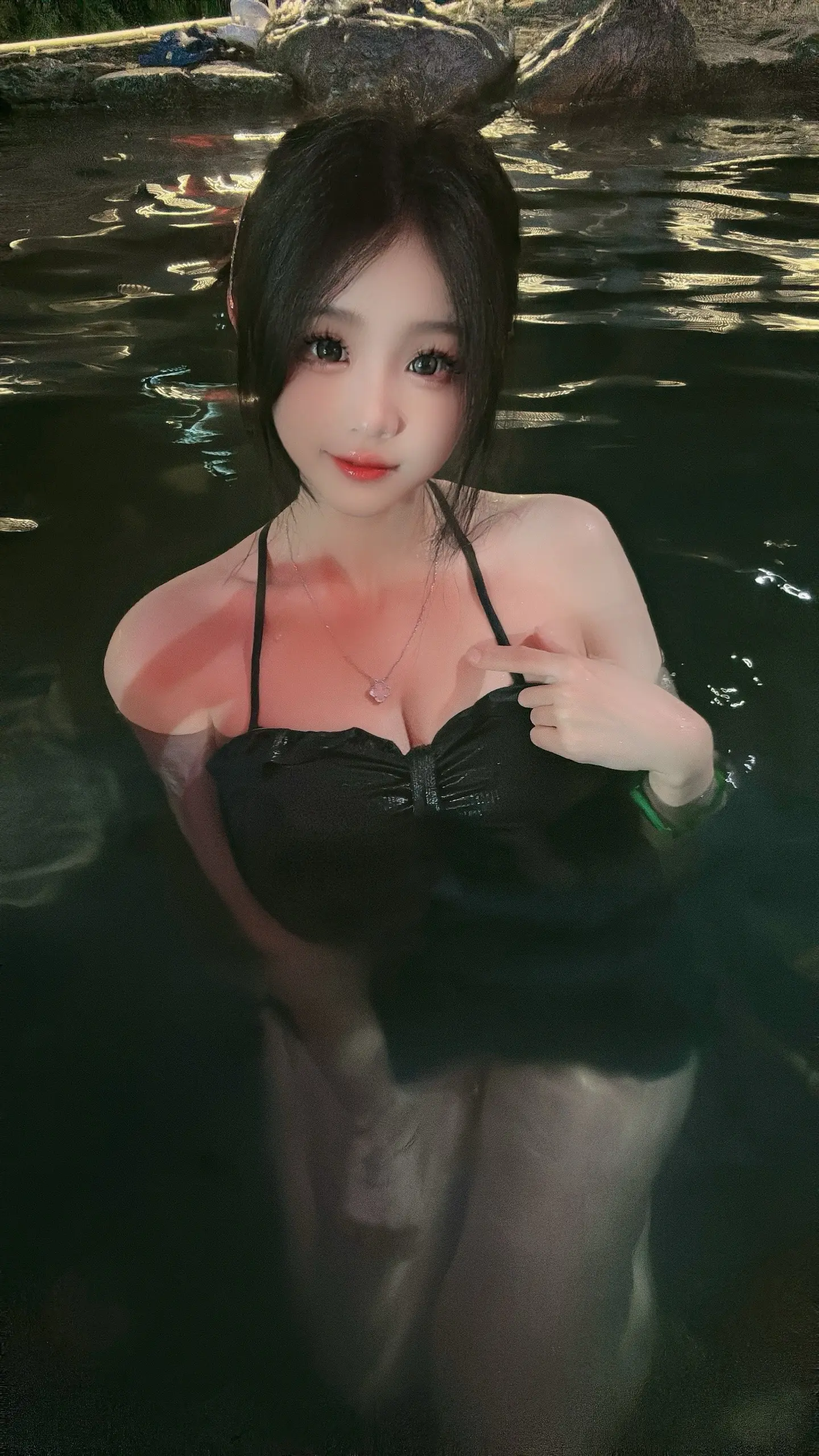 不会游泳 但很乐意泡在水里♨️。