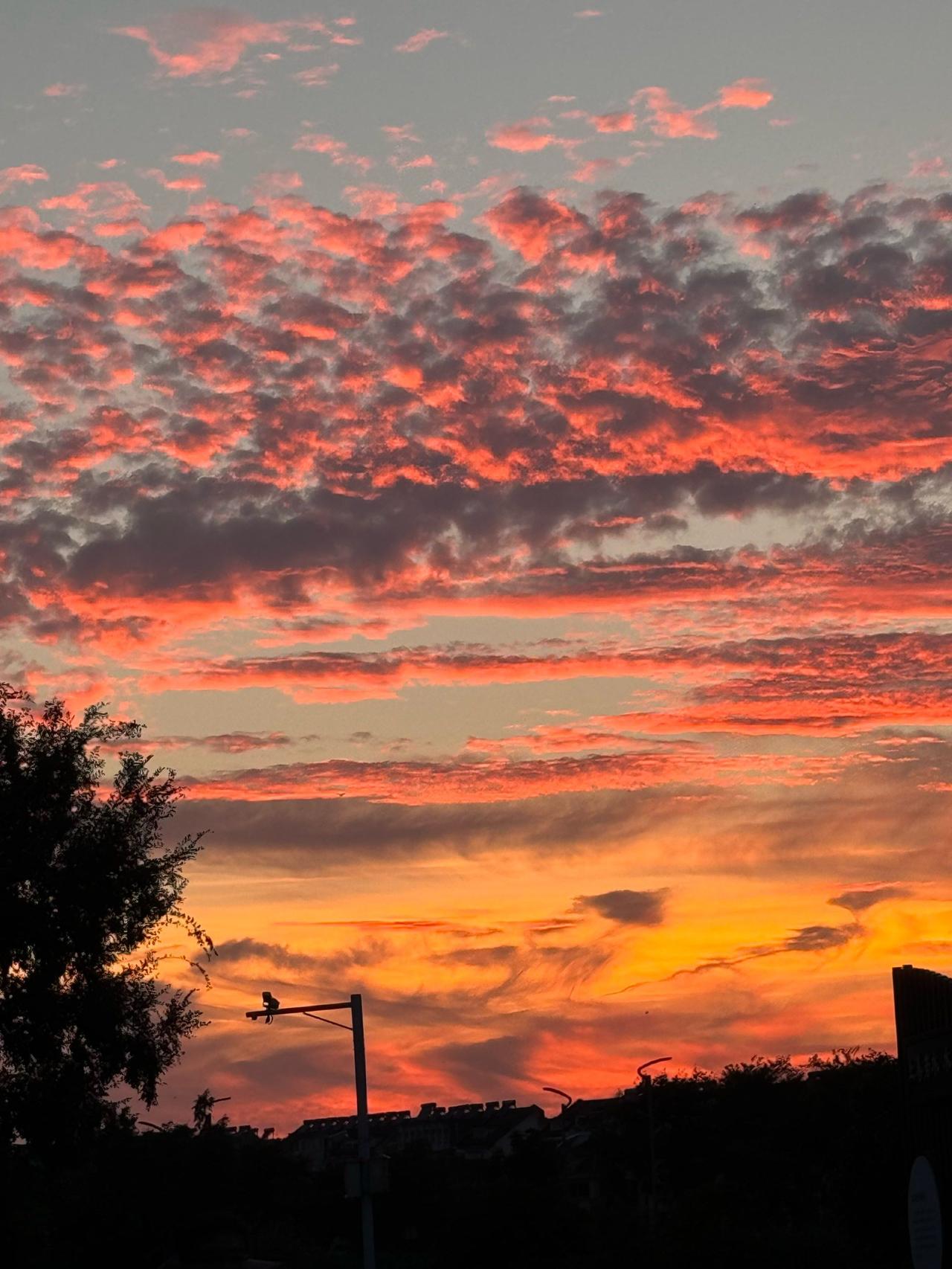 能让你做回自己的人，最值得珍惜
 
人这一生，会遇见很多人。但真正能让你卸下所有