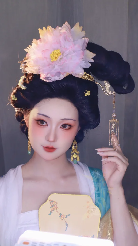 仿白伯骅仕女图妆造