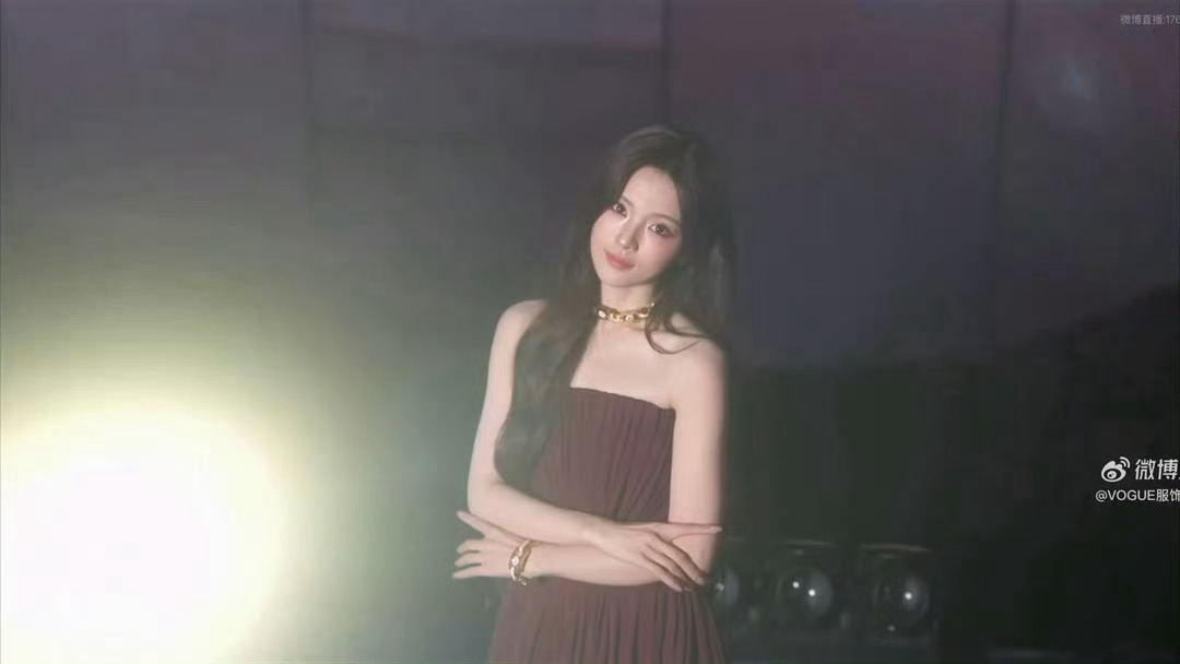 突然get到了杨超越毫不费力的绝美超越现在话题度也少了好多 ​​​