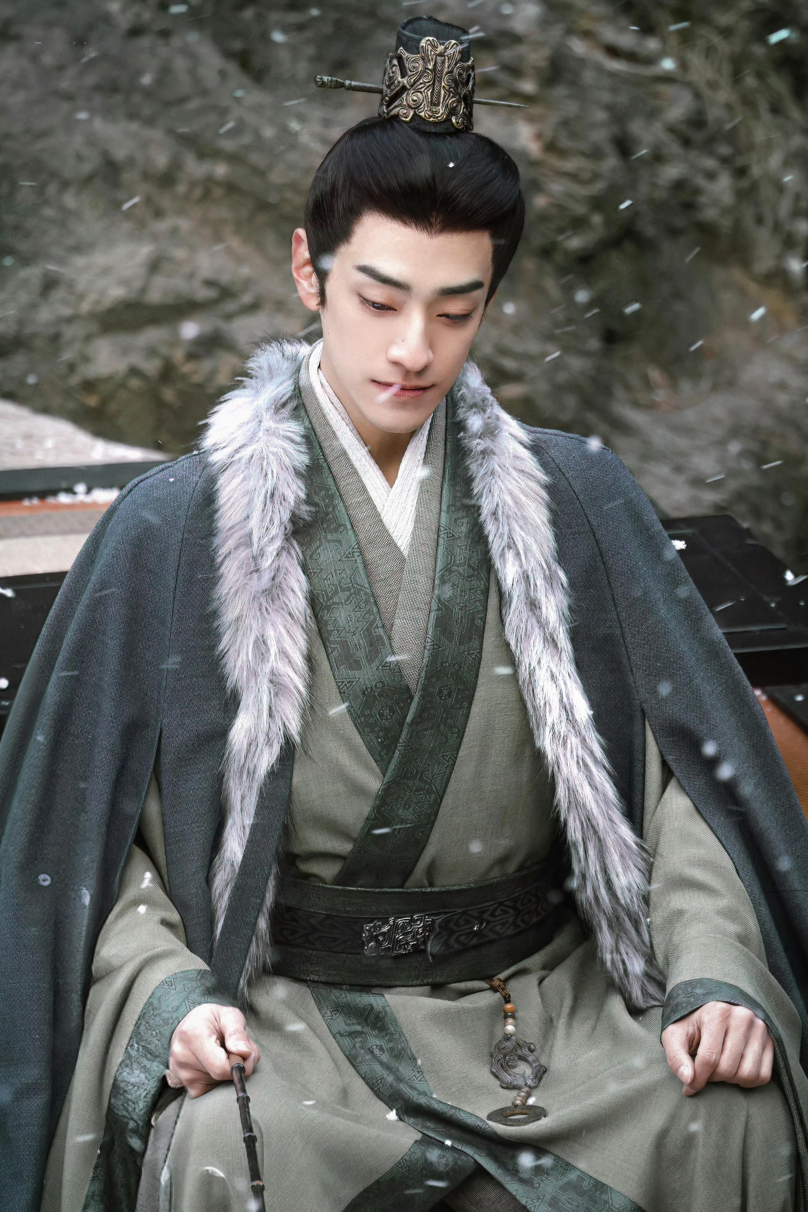 郑云龙  今天非非的路透照让好多星姐都参加了中国诗词大会 