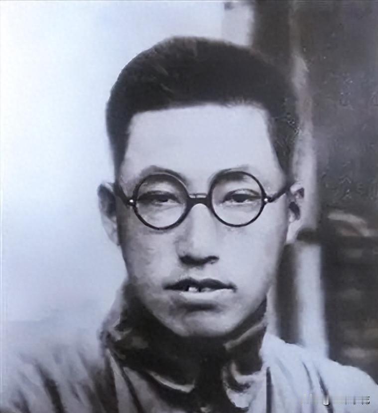 年仅二十岁就当上了师长，到了二十三岁却因为没能当上八路旅长，朱德发怒道：现在还轮