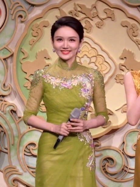 龙洋的权威我后知后觉 龙洋主持专业太强了，节奏特别好，真是太权威了！这就是五登春