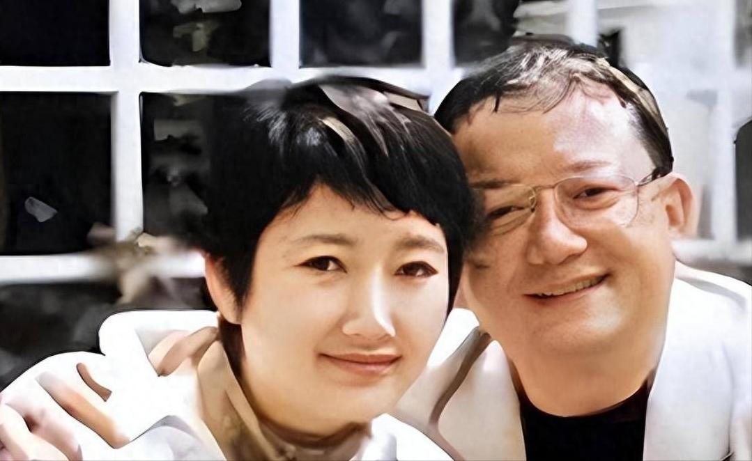 娶了成方圆后，王刚醉酒哭喊：我只是想要个孩子，有错吗？
1996年秋天，北京的风