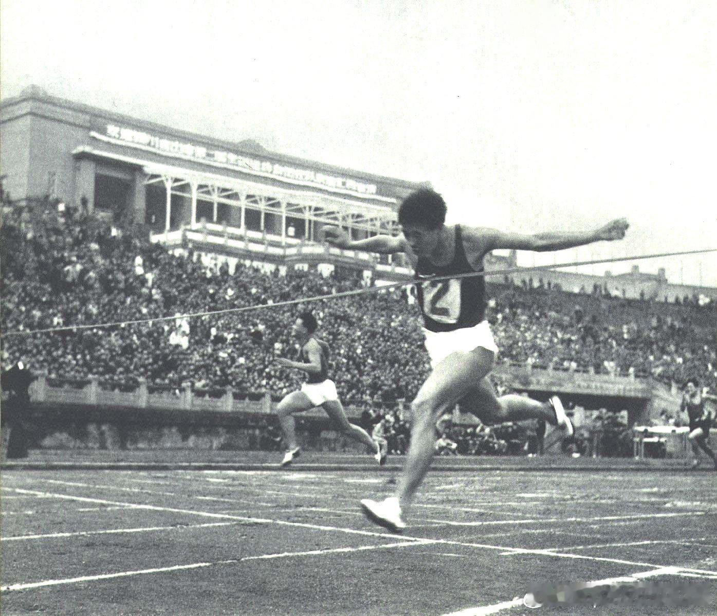 1965年10月24日四川选手陈家全在重庆举行的四川省参加第二届全运会田径队汇报