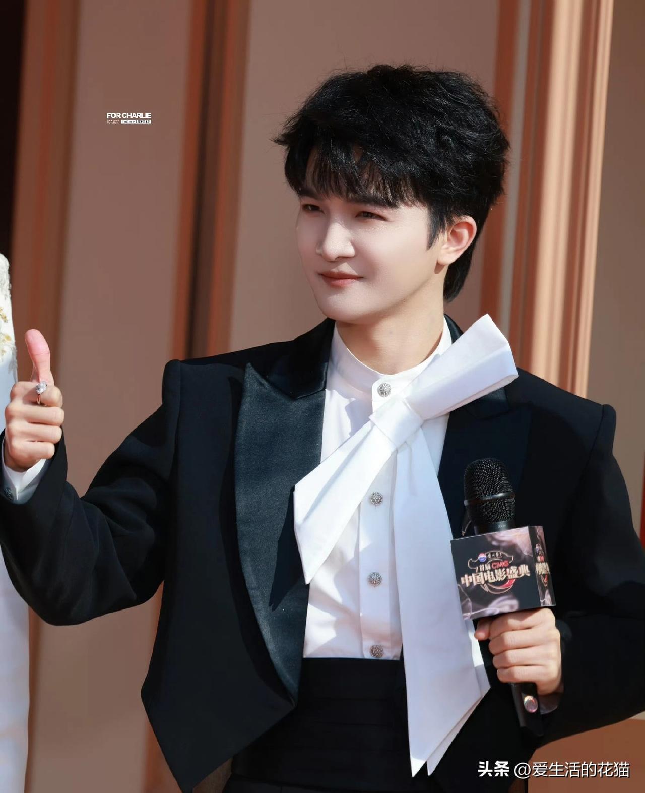 假如周深演个角色，你期待他演什么角色？我的观点是，就让他挑，深深那个脑袋里装的东