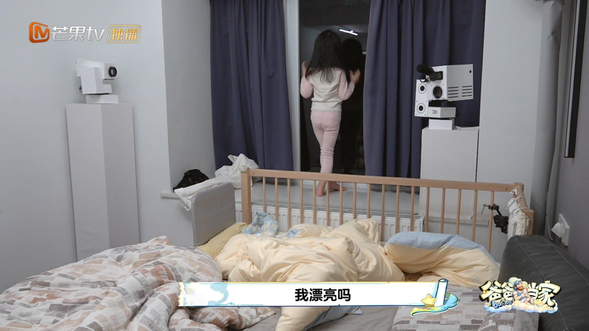 爸爸当家5大预告大预告里观察员们的表情说明一切：有笑到弯腰的、有瞪大眼睛的、有抱