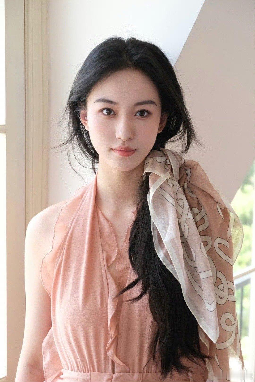 我对她的印象就是演技挺好的而且颜值也行结果在综艺上的行为…我不理解😖 