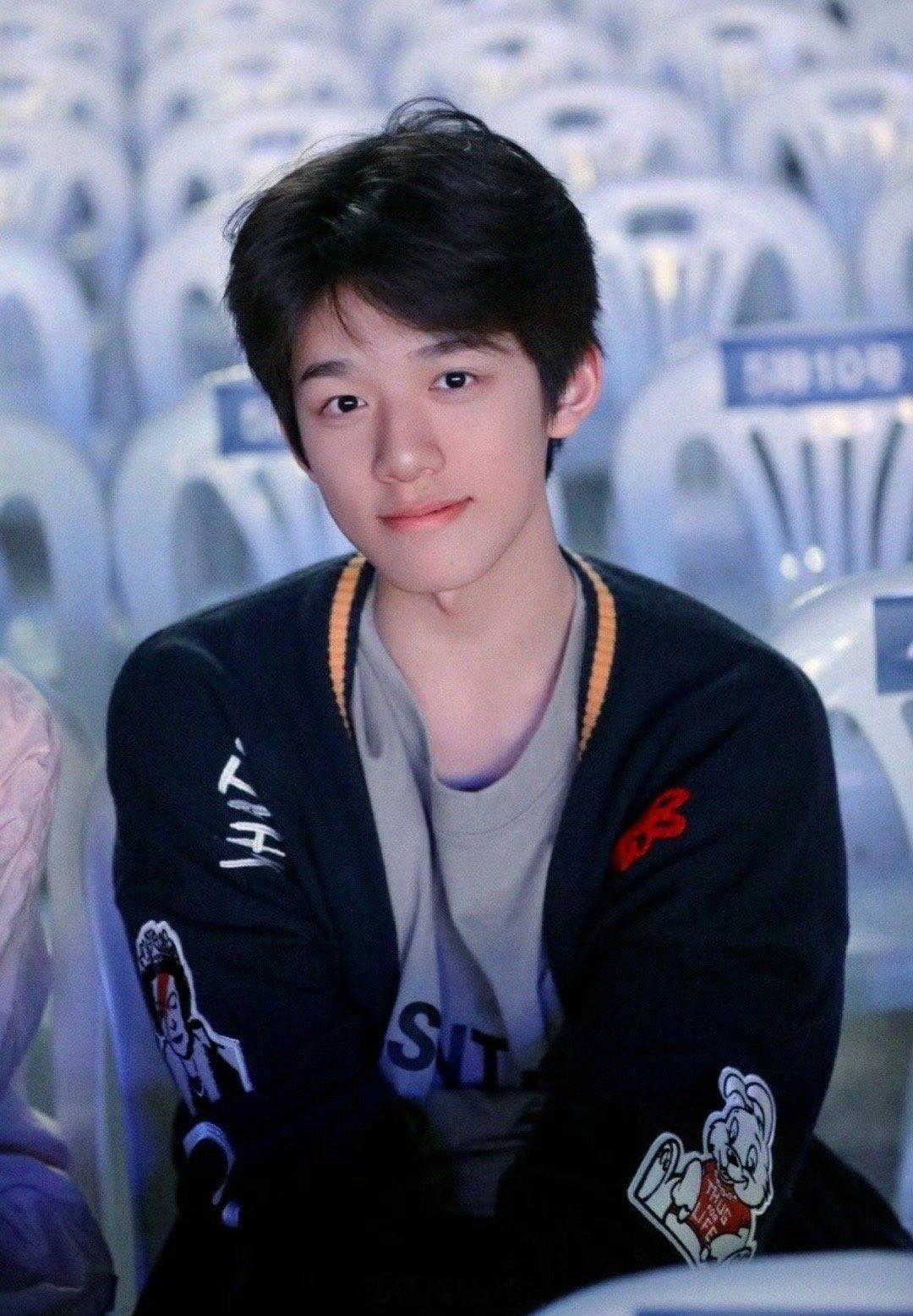 TF家族四代打卡二代师兄们的演唱会[打call]官俊臣 张桂源 张函瑞 王橹杰 