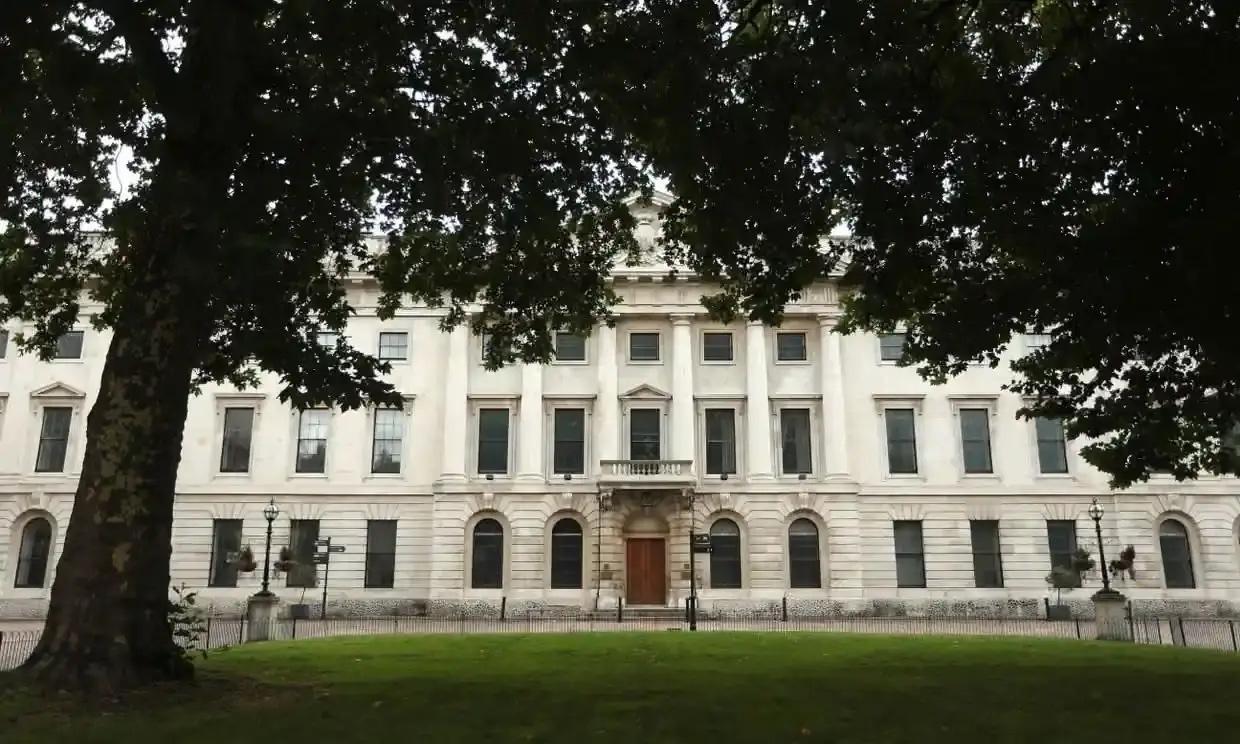 刚刚发现一消息
中国外交部发言人林剑表明，如果英国政府不批准中国在英国新建大使馆