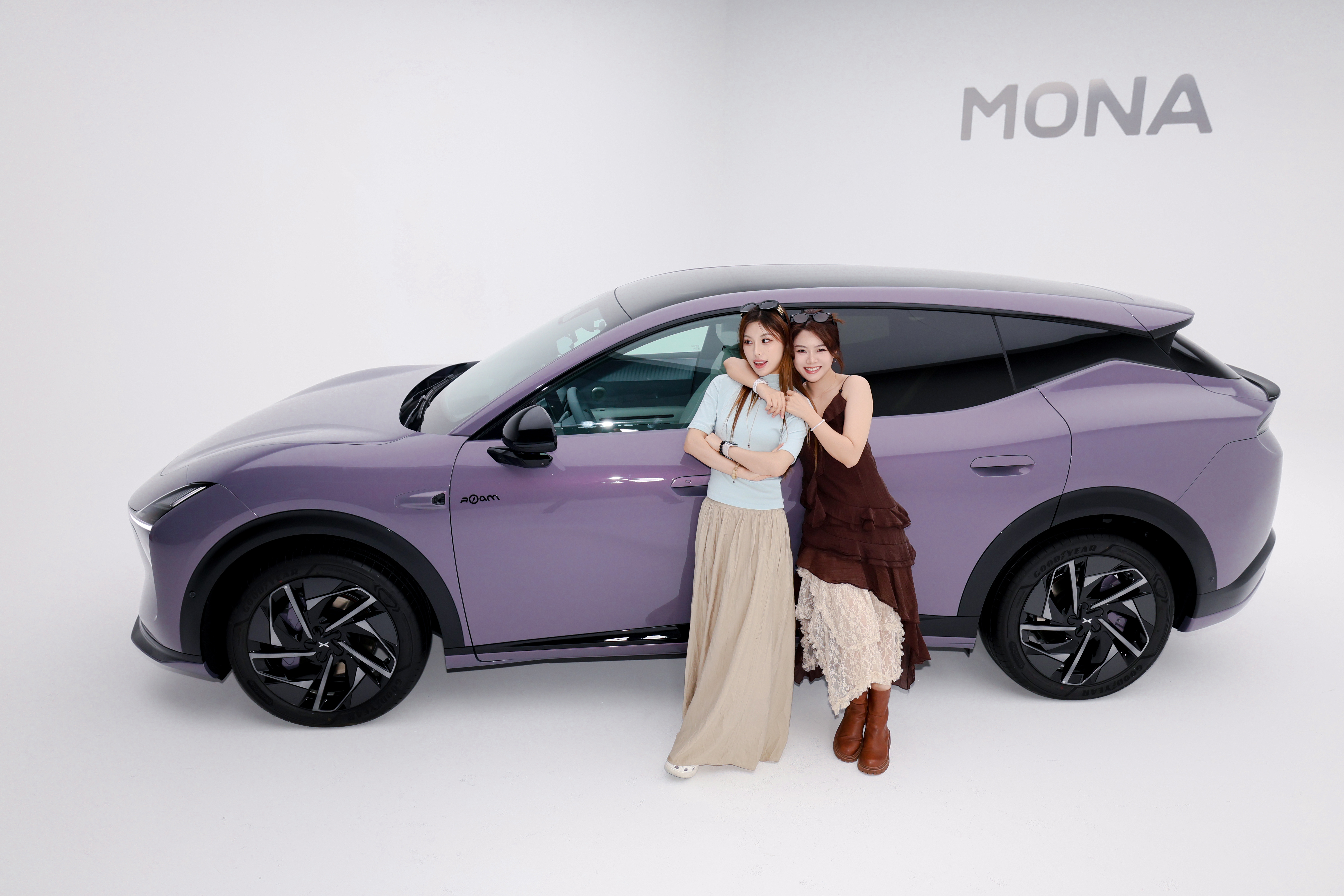 终于能发啦～再来欣赏一组和美女宝宝 的照片！！如何朋友们[憧憬]MONAL05年