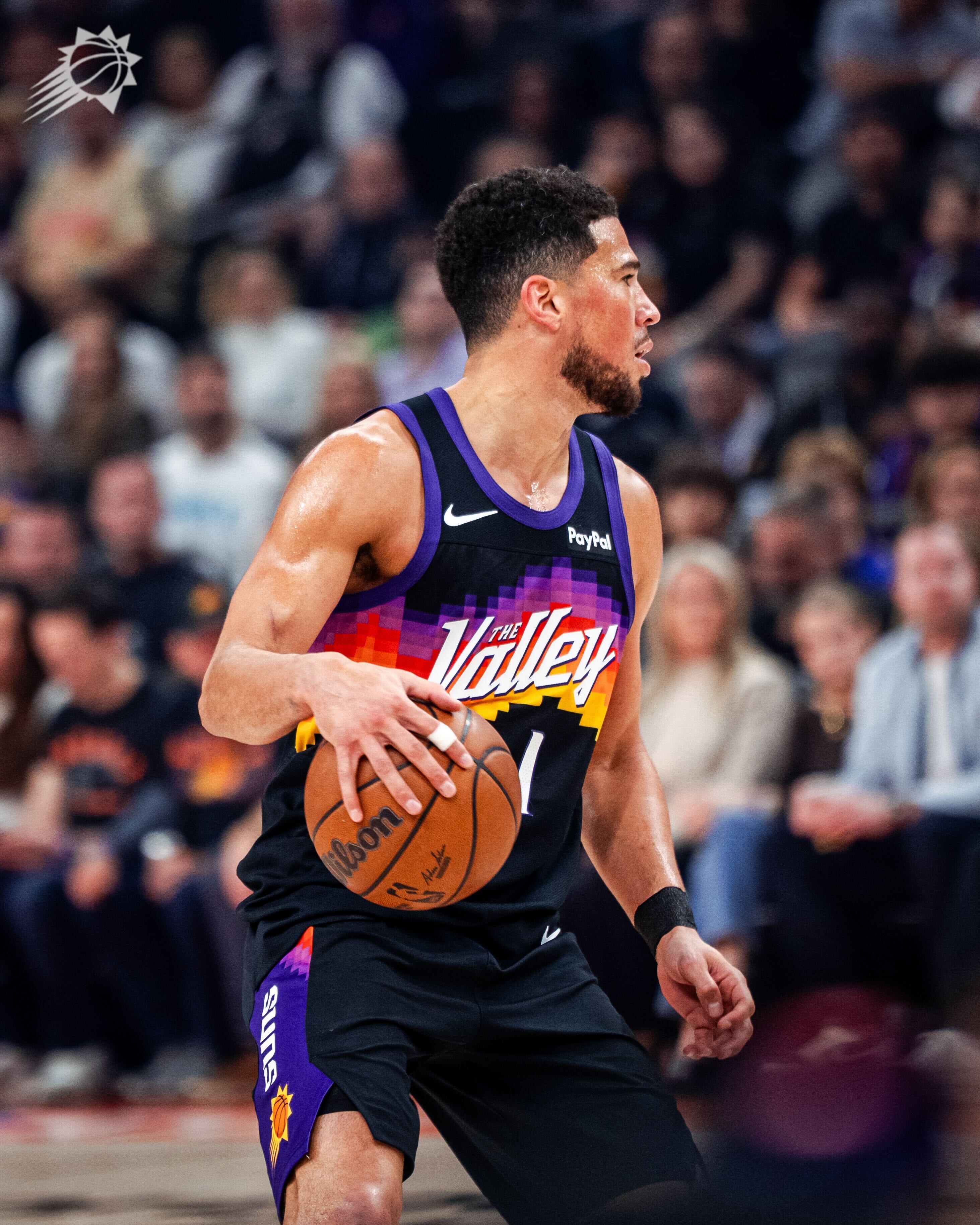 布克的个人数据已经来到：23分3篮板7助攻‼️菲尼克斯太阳 ｜旭日东升 ｜黄蜂v