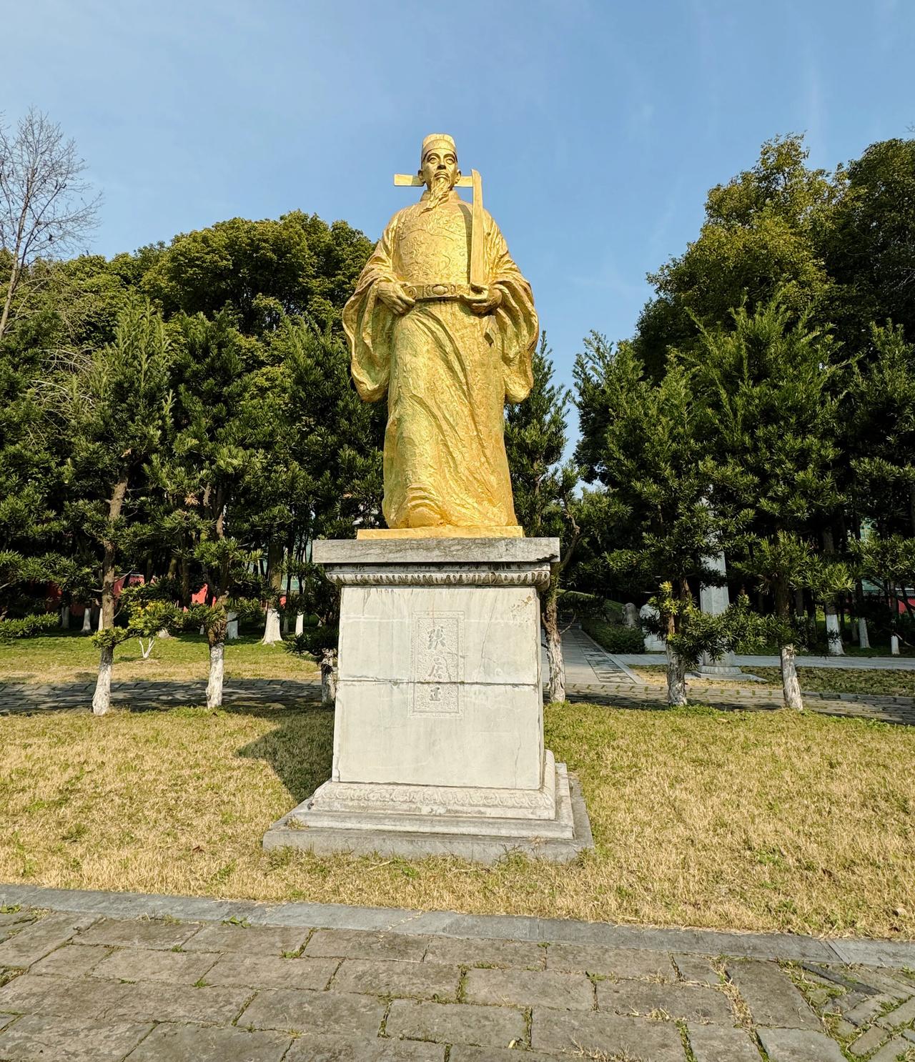 荆州市文化历史人物纪念地：张居正墓园

    张居正墓园建于明万历十年(158