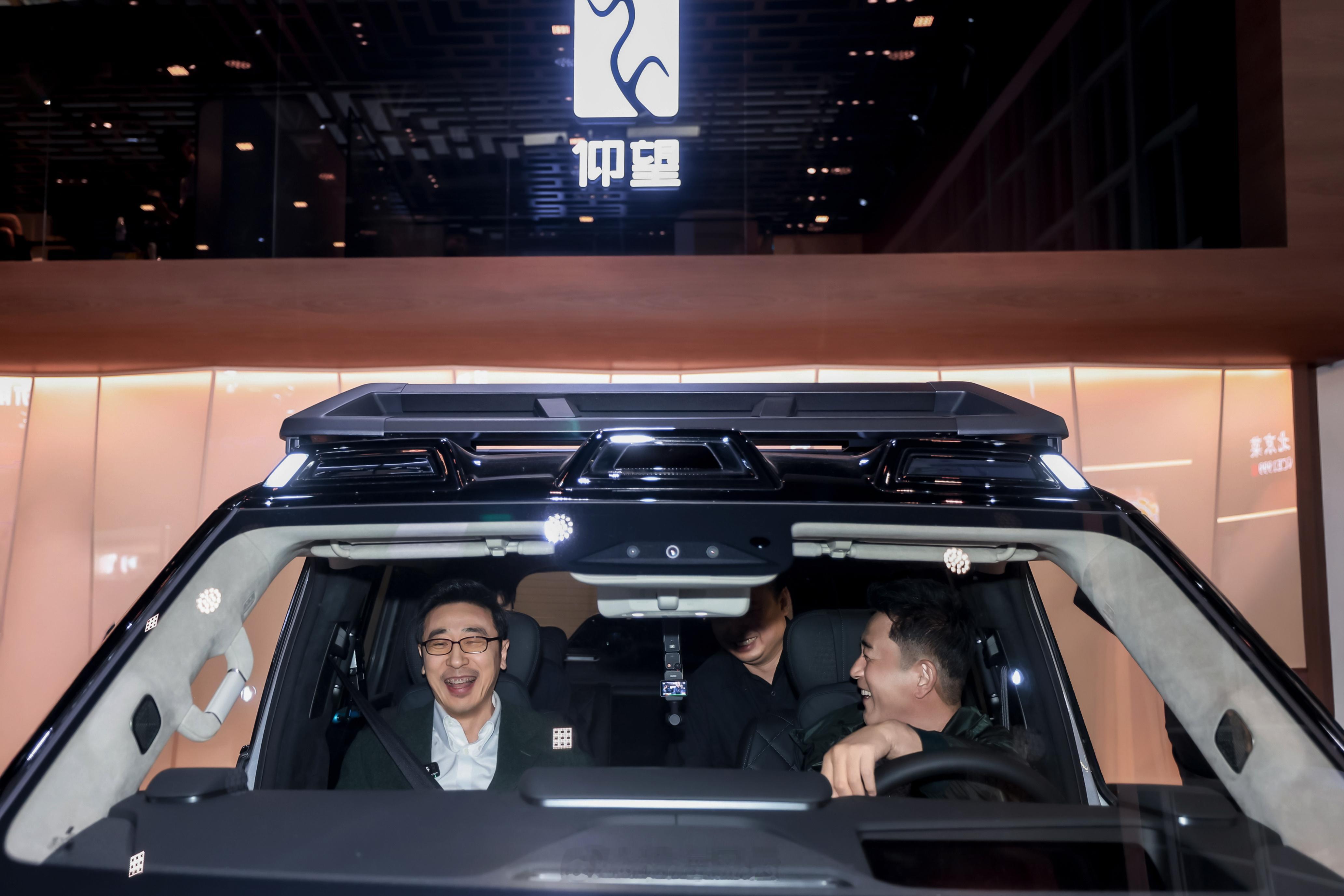 绝了！当年看《扫黑风暴》有被王志飞演技惊到，前不久又把他的神作《沉默的证人》给追