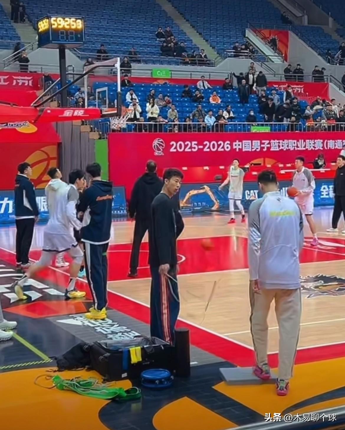 广东男篮再战上海男篮
广东男篮3月23日晚间客场挑战上海男篮，在经历了客场被江苏