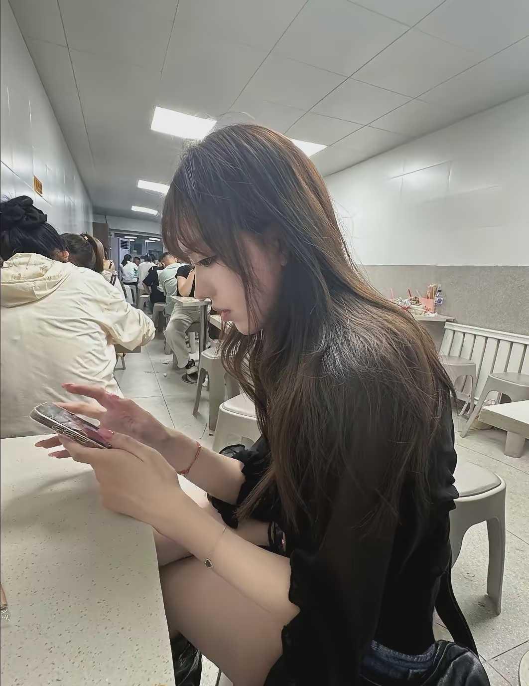 下课后陪你去吃饭，骗你的 其实我根本不吃