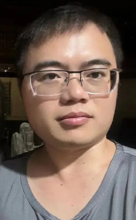 李雷相亲记把大龄剩女雅典娜娶了，西安八哥把大龄剩女欧阳微微娶了，快消停点吧。相亲