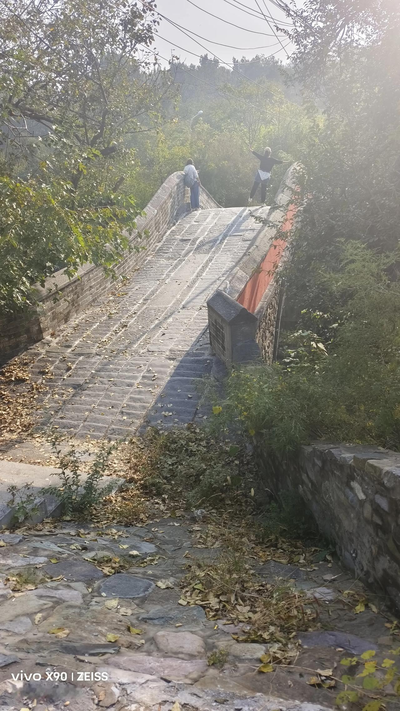今早去京西目前超火的一条网红登山步道徒步，现状令我感慨颇多，不吐不快，只代表个人