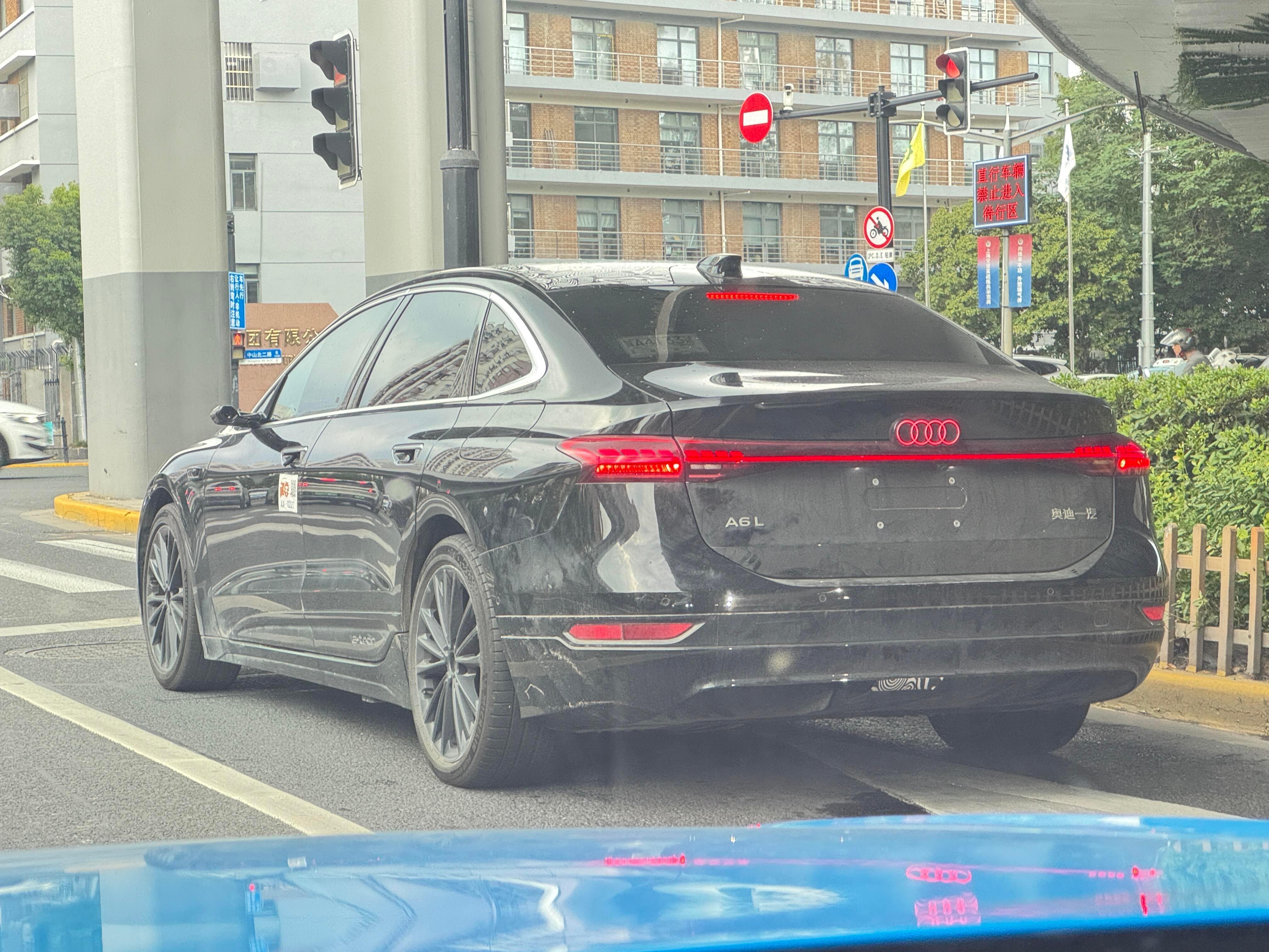 大v聊车 全新奥迪A6L，第一眼看过去就像网约车[喵喵][喵喵][喵喵] ​​​