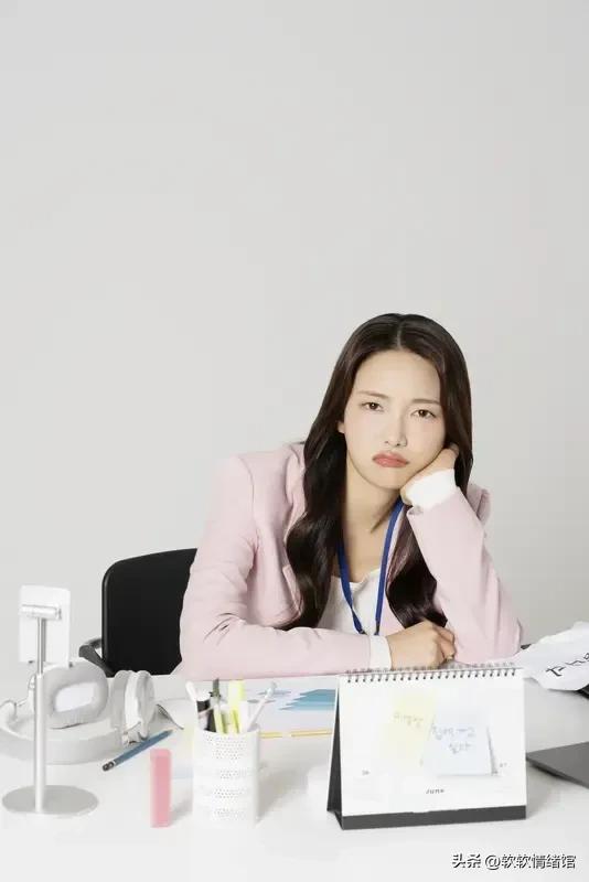 忙碌的一天又过去了。
今天有一位员工犯了很严重的错误。
老大生气地给我们所有人开