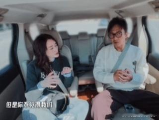 李小冉说和邓超不需要寒暄哈哈哈哈哈 李小冉总结得太到位：和邓超不需要寒暄。熟人局