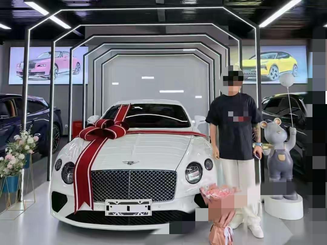 霸道总裁爱上离婚带娃的我！

     武汉徐某把中职学历包装成复旦金融高材生，