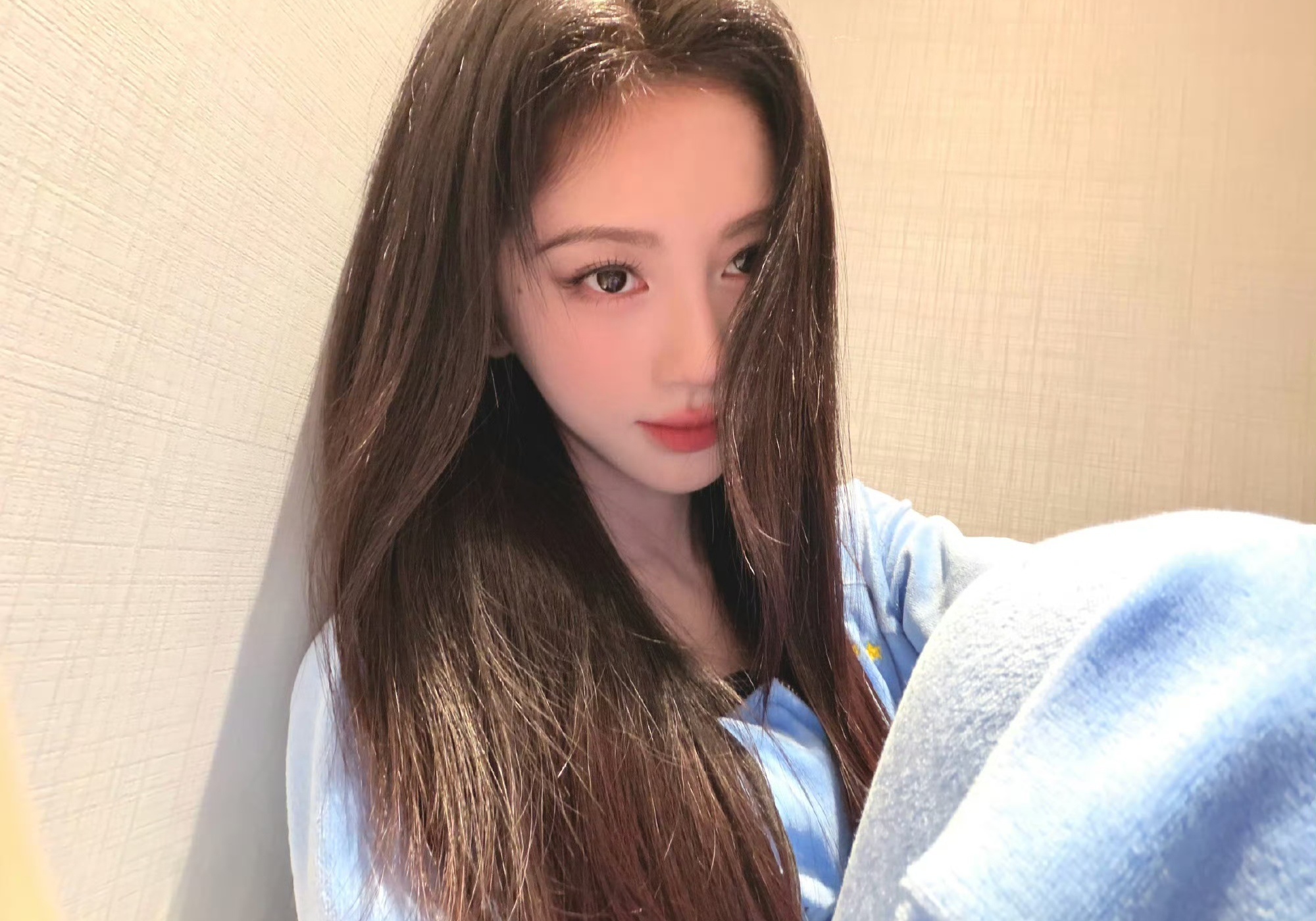 鞠婧祎[超话]jjy鞠婧祎万花世界jjy鞠婧祎苏绿夏“凌晨睡不着总爱给你发消息 